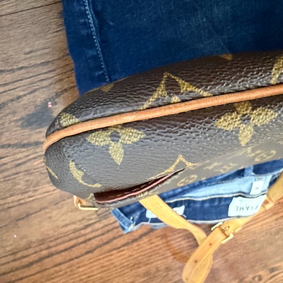 Louis Vuitton Monogram vintage shoulder Bag as shown - Picture 4 of 13